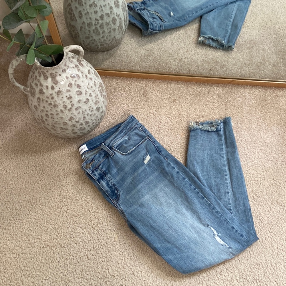 Aranza Skinny Distressed Cropped Frayed Step Hem Jean